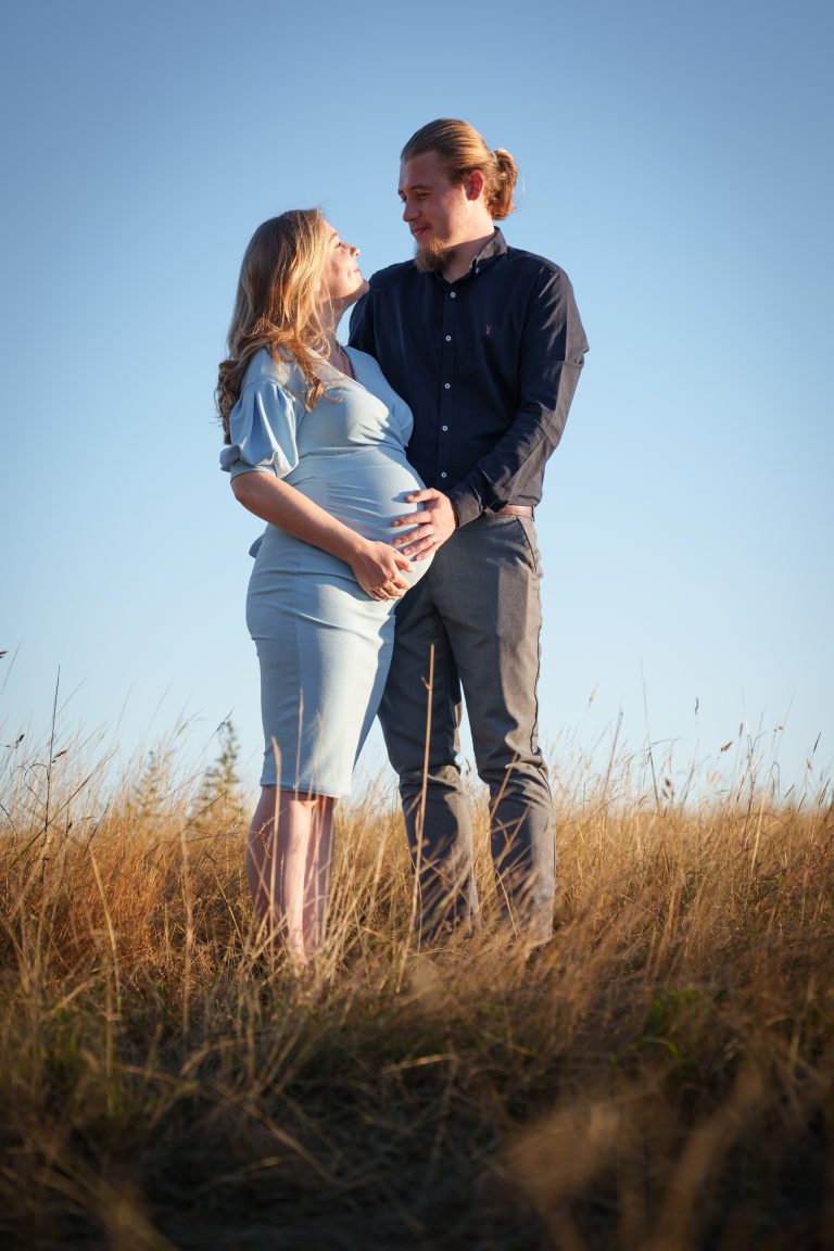 pregnant couple photographer hull uk scaled